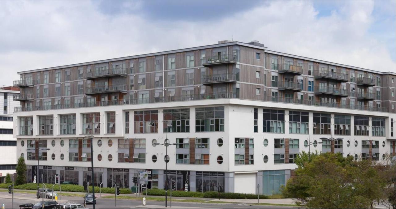 Paramount City View Swindon Extérieur photo