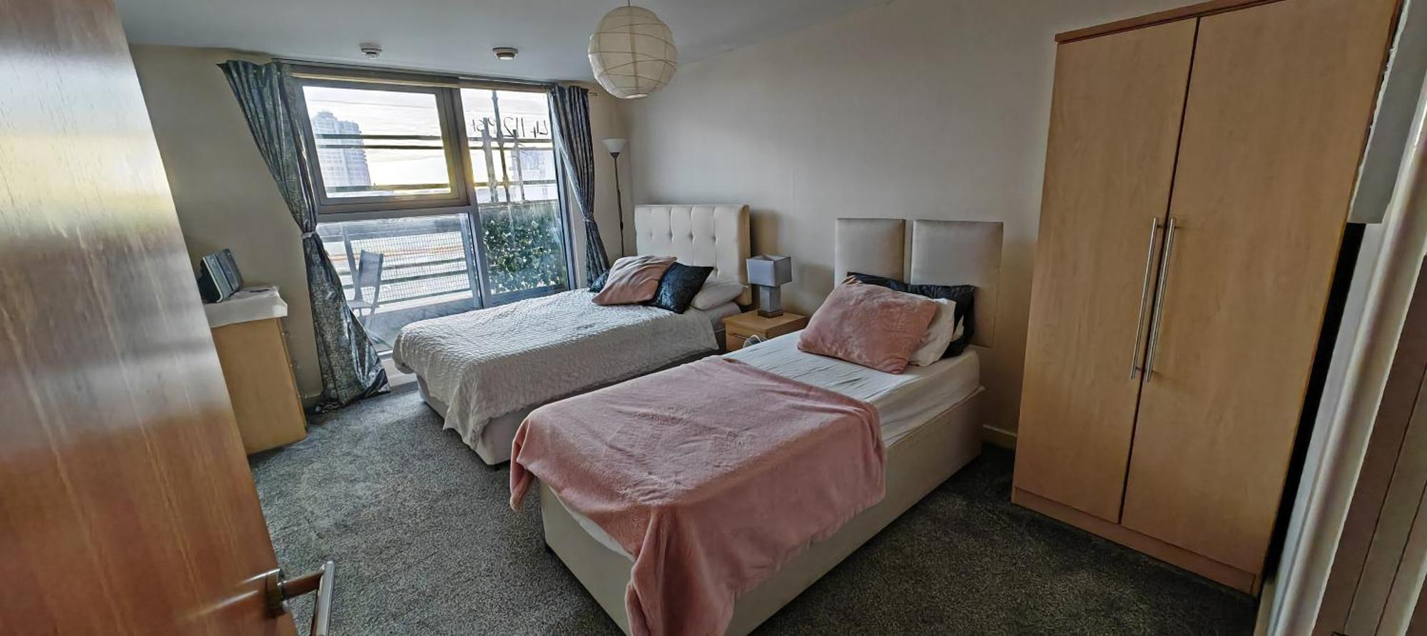 Paramount City View Swindon Extérieur photo